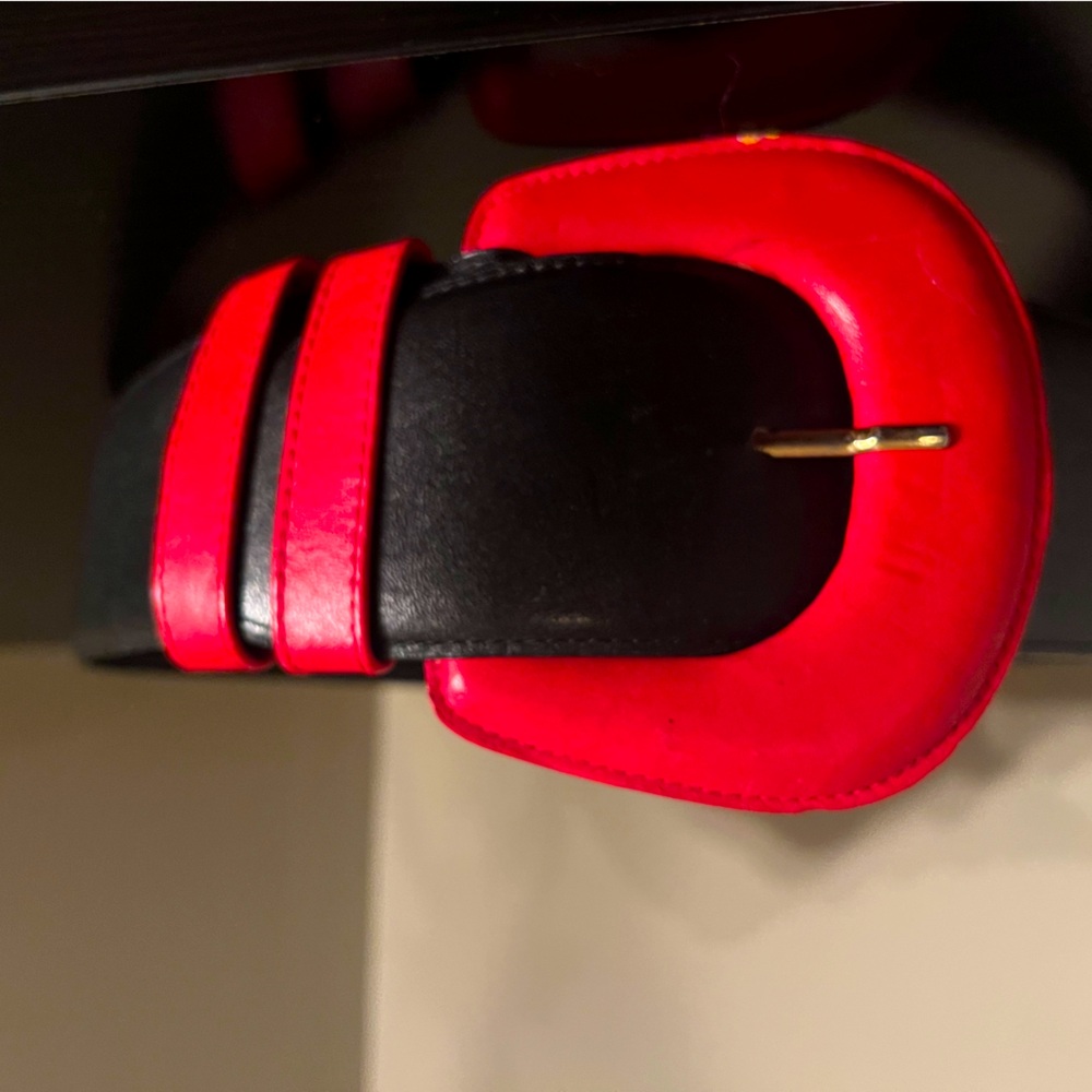 Ladies red on black wide leather belt